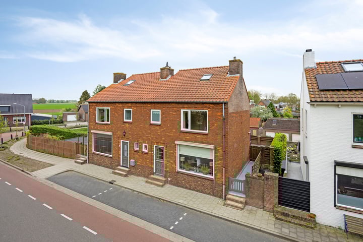 Photo of property Steenweg 101, Moerdijk