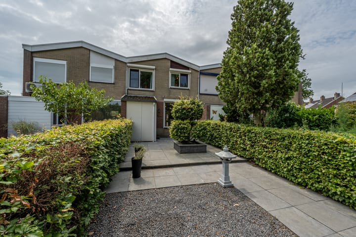 Photo of property Sterrenlaan 4, Puttershoek