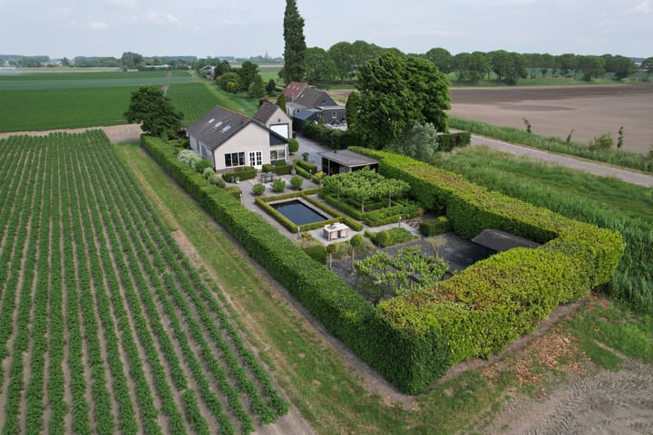 Photo of property Stoofdijk 3, Steenbergen