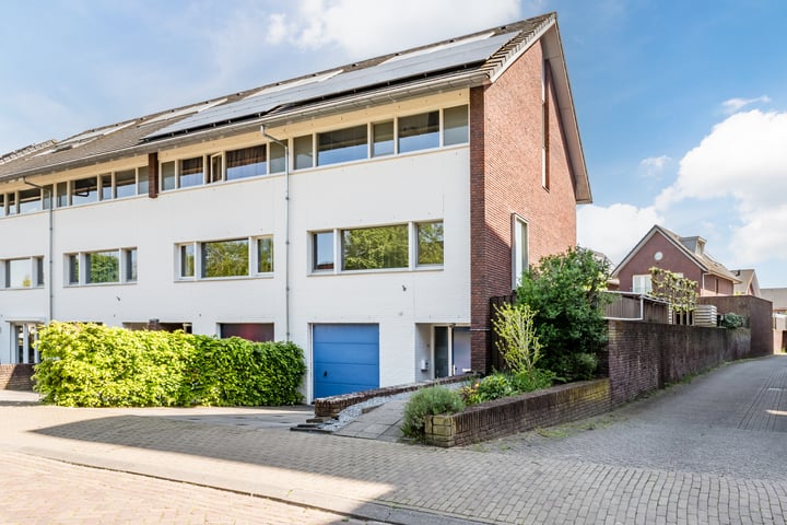 Stoomlederplein 2 in Rijen