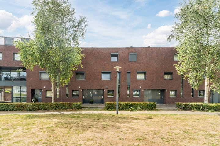 Stoomlederplein 35 in Rijen