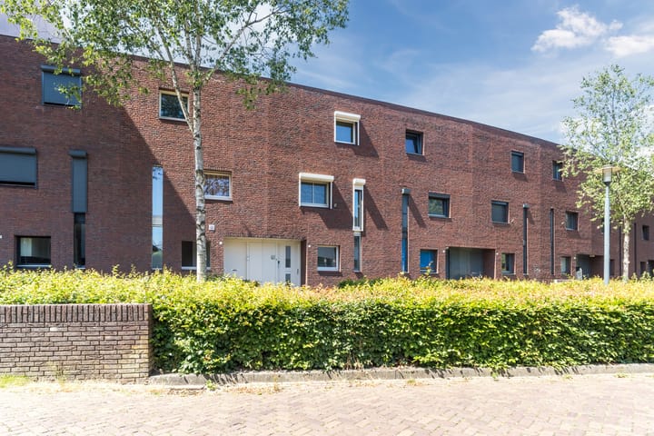 Stoomlederplein 7 in Rijen