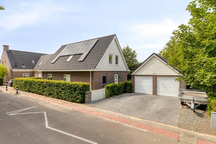 Stougjesdijk 243A in Oud-Beijerland