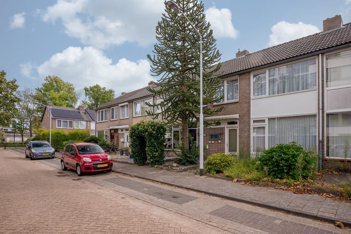 Strombolistraat 7 in Best