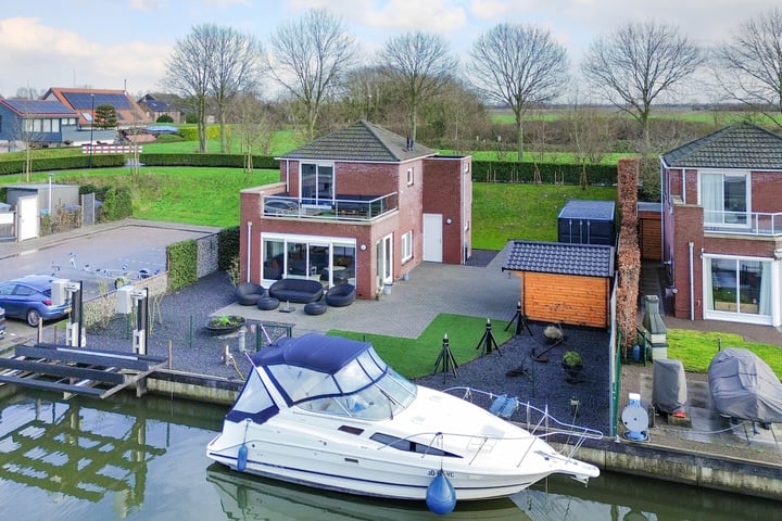 Suisendijk 14-16 in Oude-Tonge