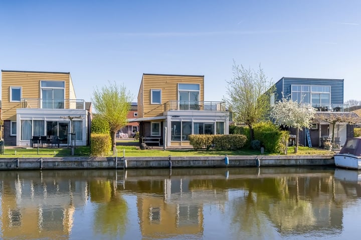 Suisendijk 14-59 in Oude-Tonge