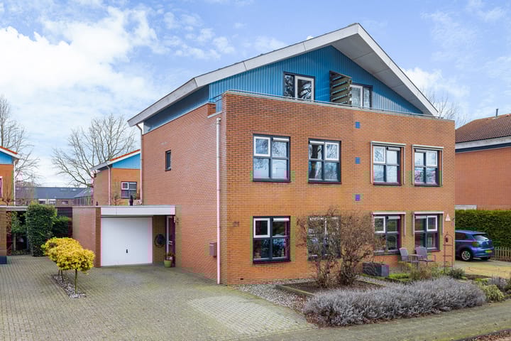 Surinamesingel 21 in Heerenveen