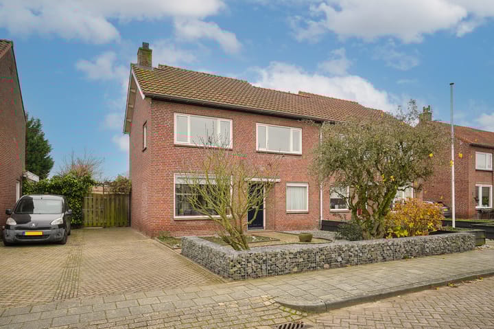 Susterenhof 22 in Genderen