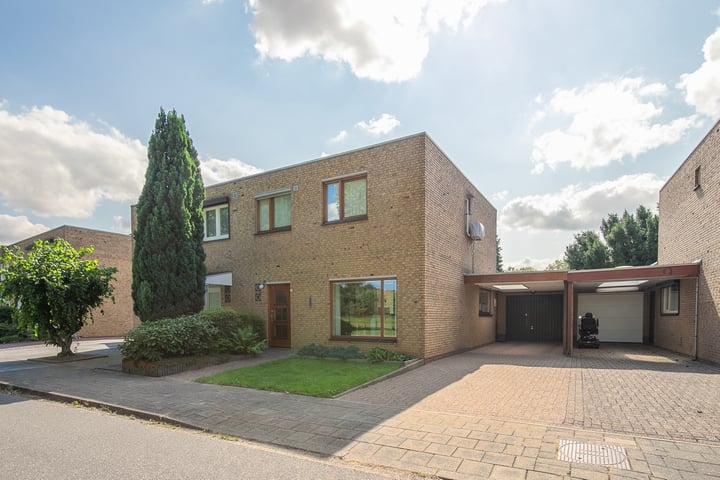 Suttnerstraat 27 in Stein