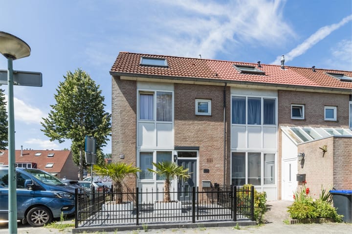 Suze Groeneweg-erf 374 in Dordrecht