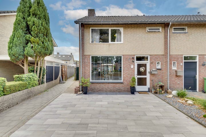 Swidbertstraat 18 in Waalre
