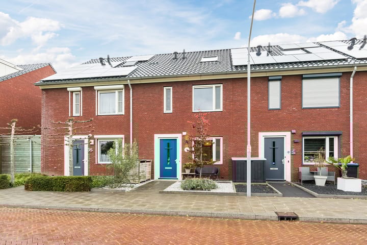 't Boveneindje 37 in Made