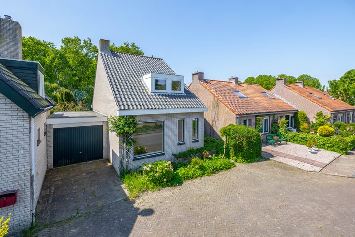 't Lage Burgh 12 in Burgh-Haamstede