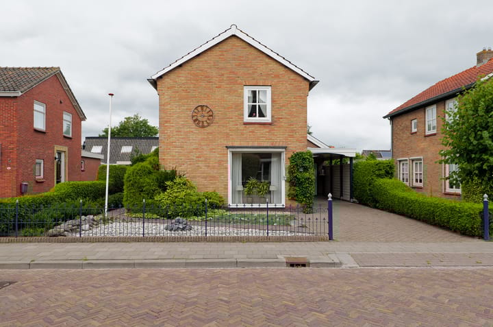 Taeke Schuilengalaan 15 in Surhuisterveen