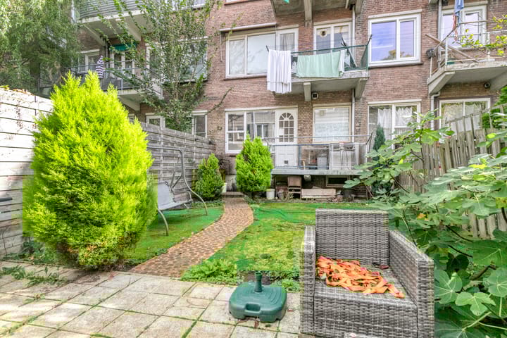 Tapuitstraat 105A in Rotterdam photo