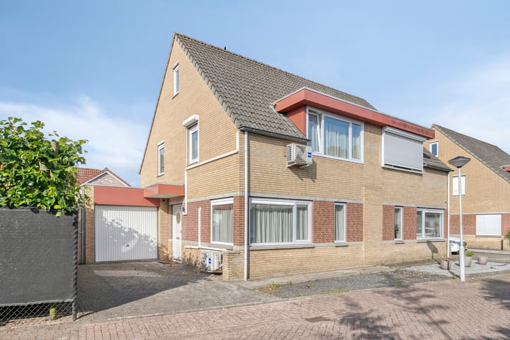 Photo of property Ter Steene 1, Sint Jansteen