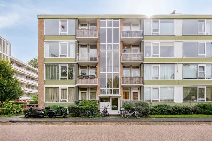 Ter Weerlaan 186 in Wassenaar
