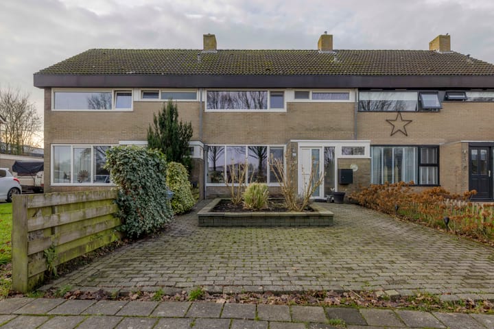 Terpstrastraat 27 in Doezum