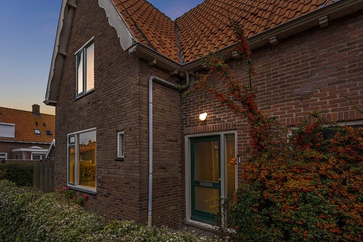 Thamiswerfstraat 1 in Marken