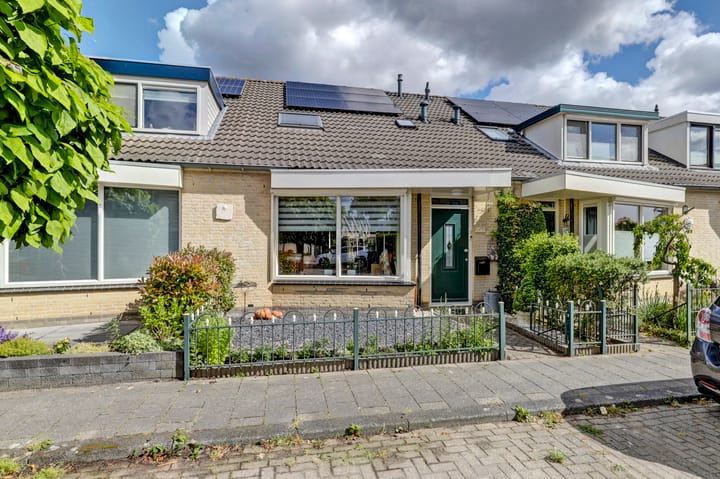 Photo of property Theo Mann-Bouwmeesterstraat 27, Spijkenisse