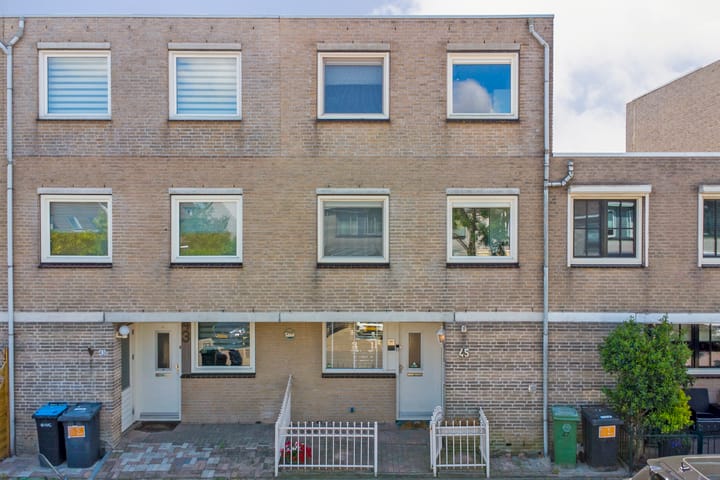 Theo Mann-Bouwmeesterstraat 45 in Zaandam