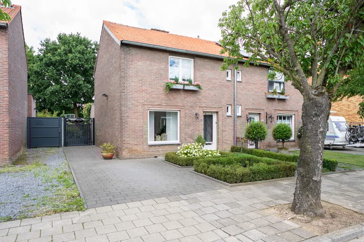 Theresiastraat 22 in Einighausen
