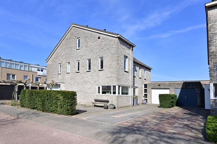 Thomas Moresingel 3 in Huizen