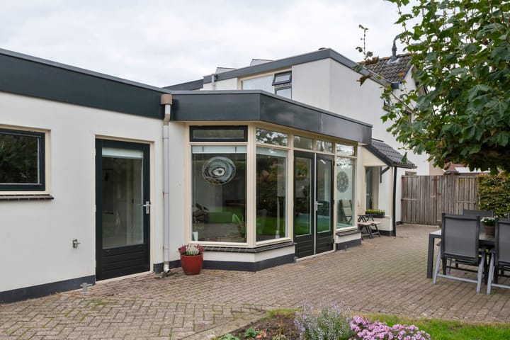 Tielsestraat 18 in Maurik