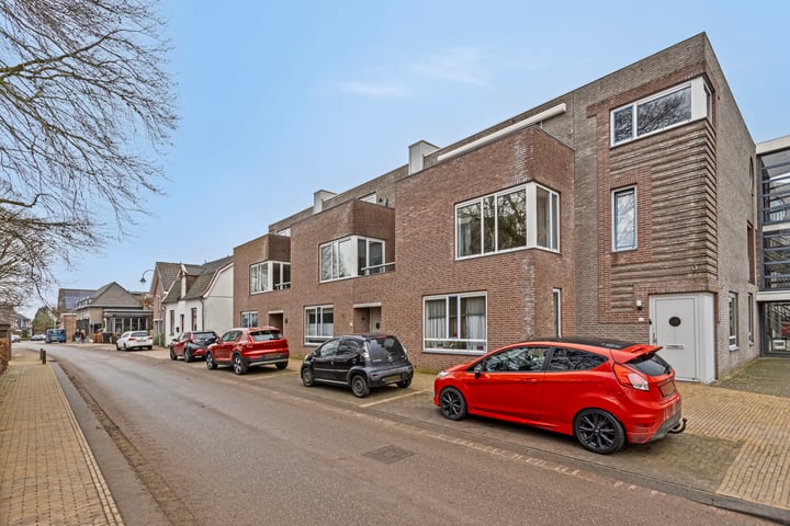 Tielsestraat 67a in Valburg