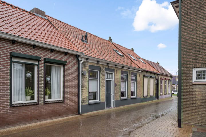 Photo of property Tienhoven 8, Sint-Annaland
