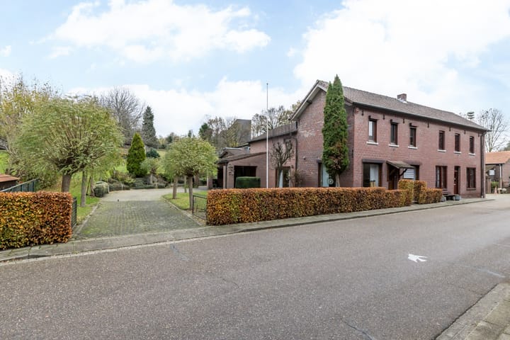 Photo of property Titus Brandsmastraat 6, Brunssum