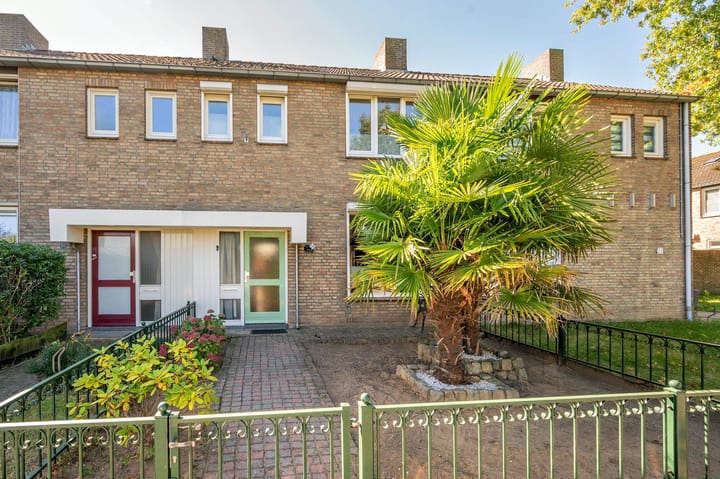 Tjarda van Starkenborghstraat 28 in Roermond