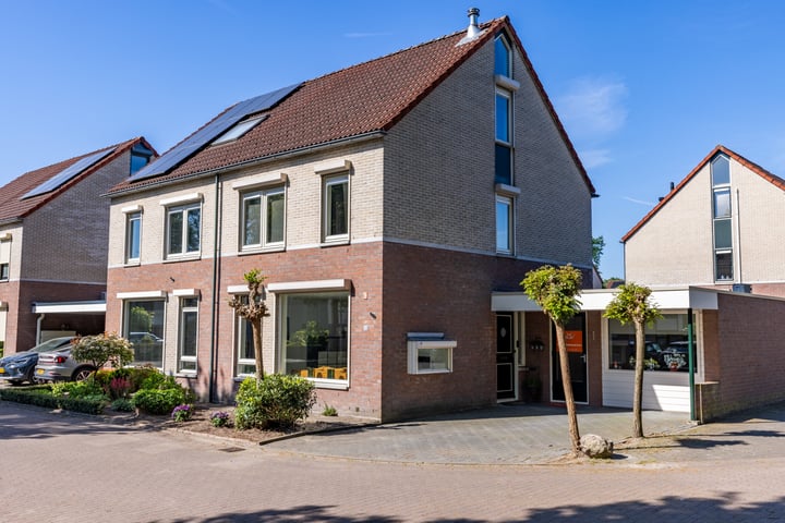 Toccatastraat 42 in Enschede foto