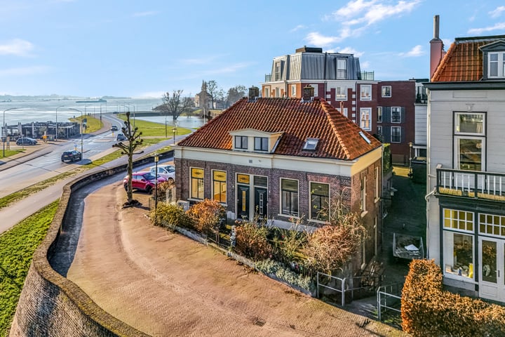 Tolhuiswal 29 in Tiel foto