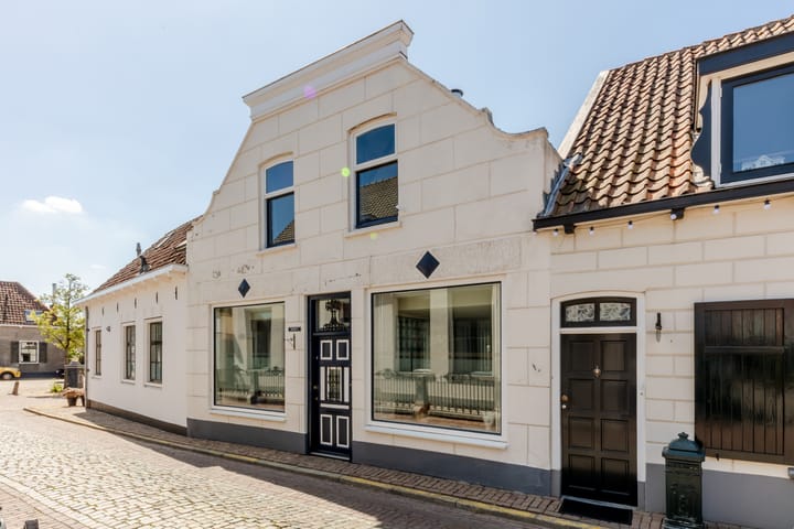 Tolstraat 1 in Geervliet