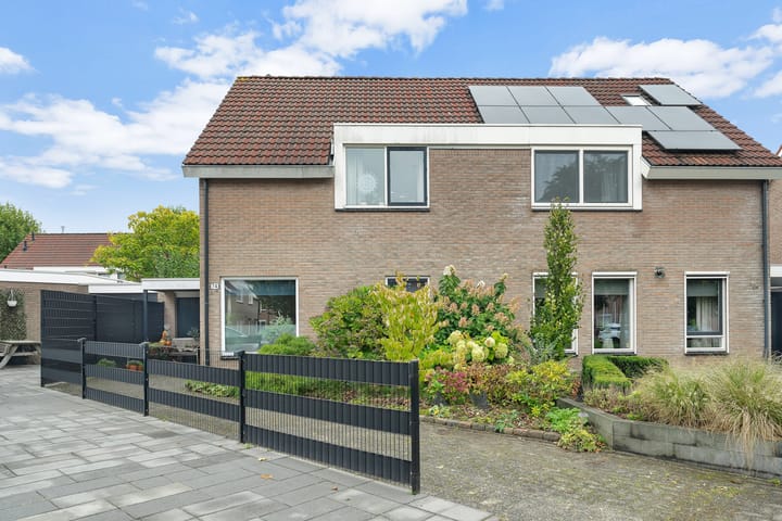 Tom Mandersstraat 74 in Hengelo photo