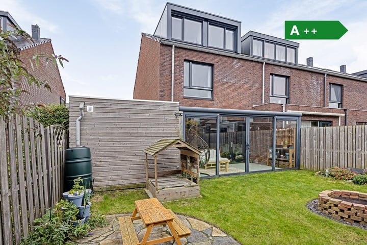 Photo of property Tom Navislaan 34, 's-Gravenhage