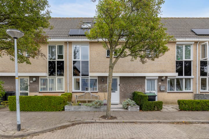 Toon Hermansstraat 28 in Almere photo