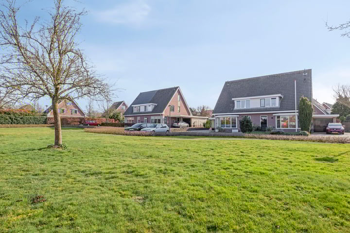 Photo of property Topaasdreef 12, Emmen