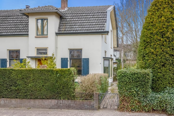 Torenlaan 1b in Laren