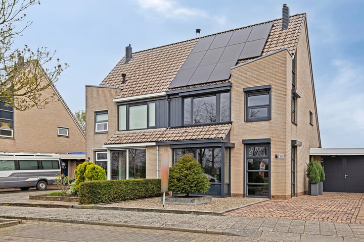 Photo of property Torenvalk 26, Tollebeek