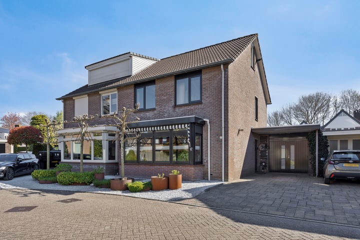 Photo of property Torenvalk 7, Bunschoten-Spakenburg