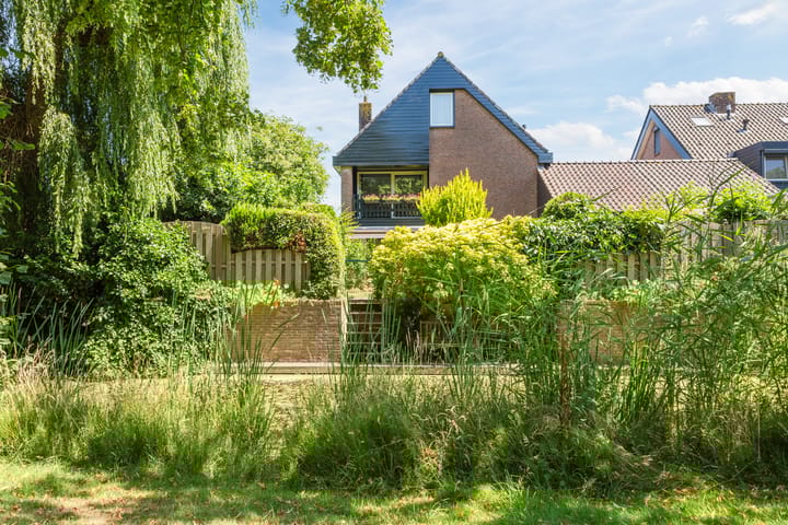 Photo of property Torenvalk 81, Bunschoten-Spakenburg