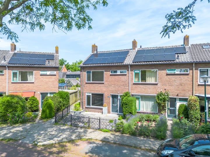Photo of property Torenzicht 100, Eemnes