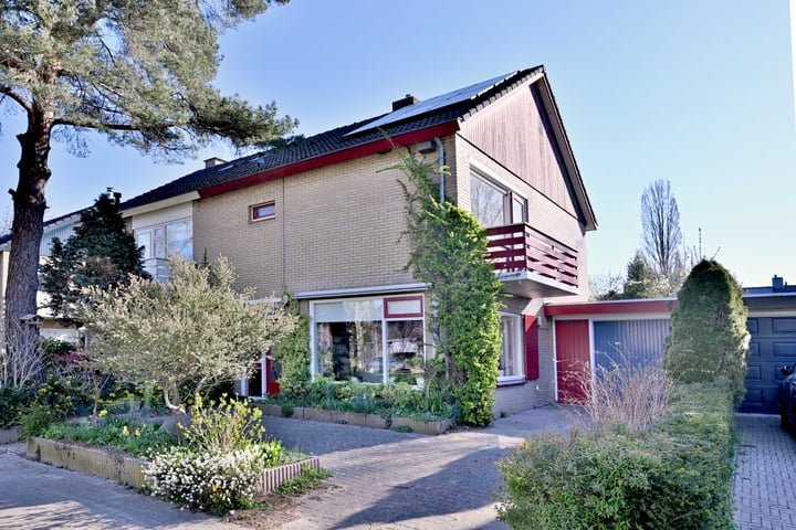 Photo of property Troelstralaan 68, Brummen