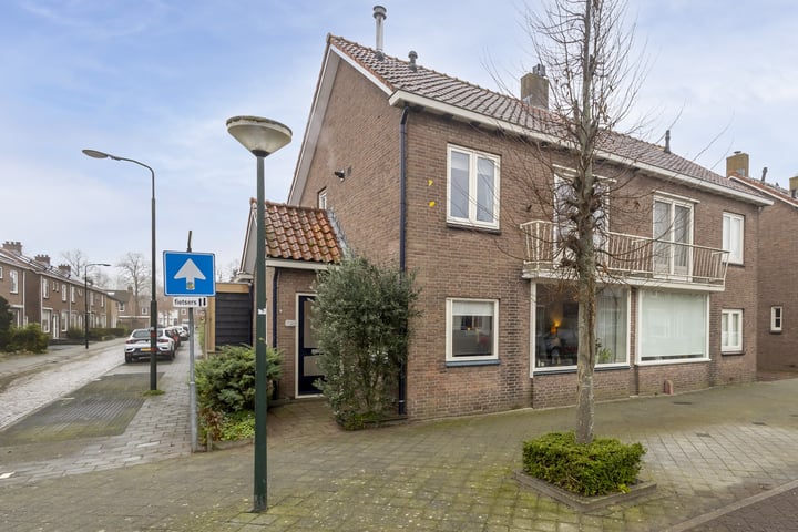 Troelstrastraat 52 in Hardinxveld-Giessendam