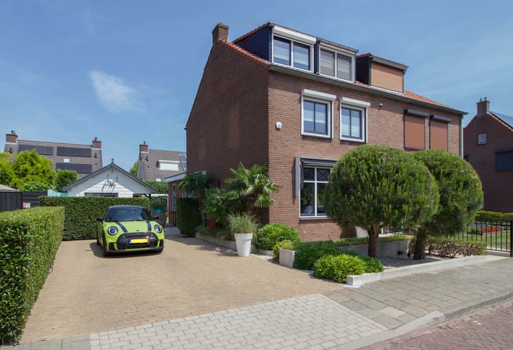 Trompstraat 16 in Bunschoten-Spakenburg