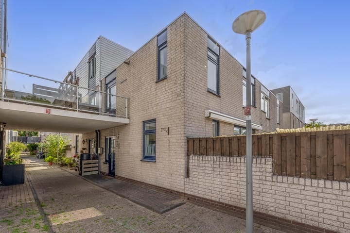 Photo of property Tromsödreef 20, Rotterdam