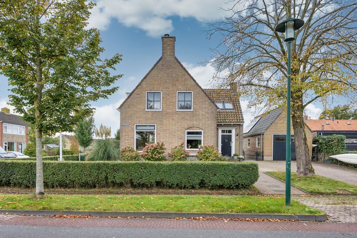Tsjerkebuorren 48 in Oppenhuizen