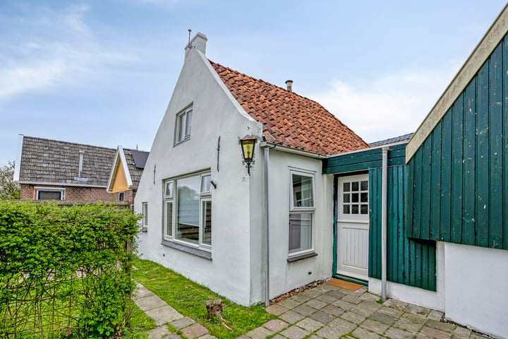 Tsjerkestrjitte 5 in Hantum